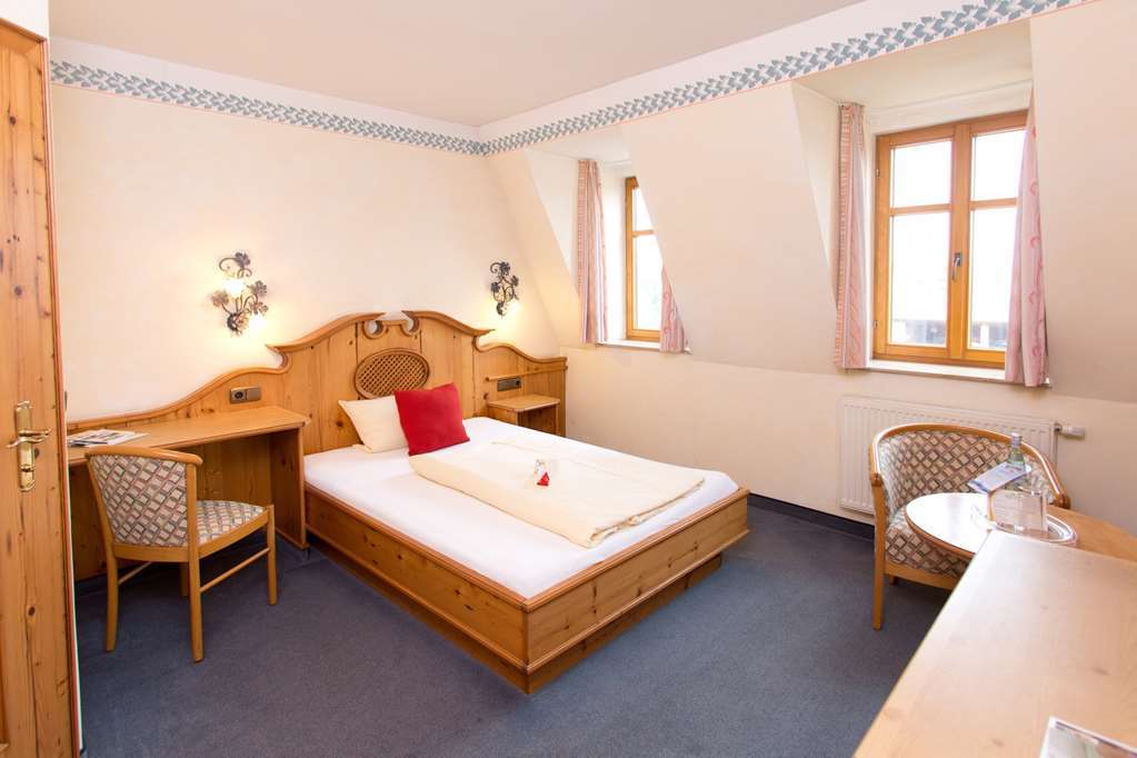 Akzent Hotel Krone Helmstadt Exterior foto