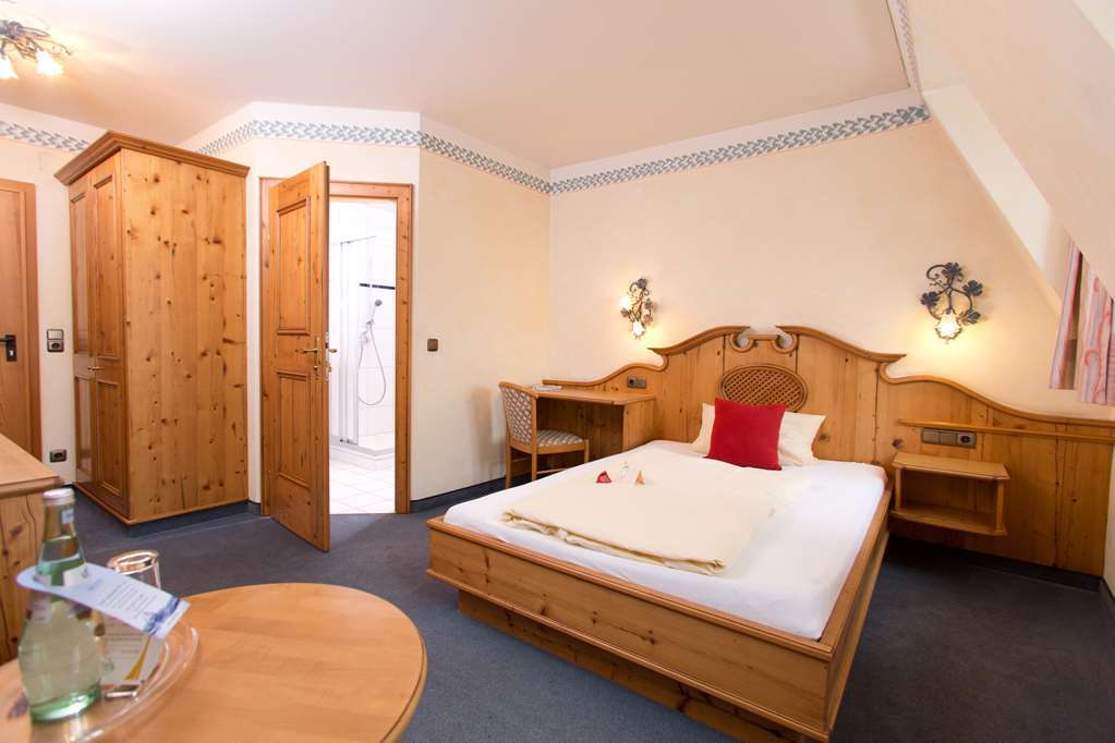 Akzent Hotel Krone Helmstadt Exterior foto