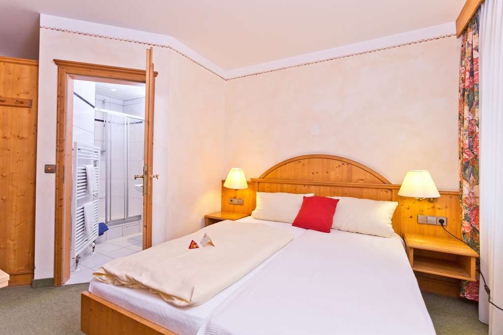 Akzent Hotel Krone Helmstadt Exterior foto
