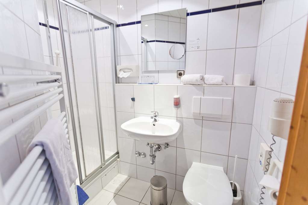 Akzent Hotel Krone Helmstadt Exterior foto